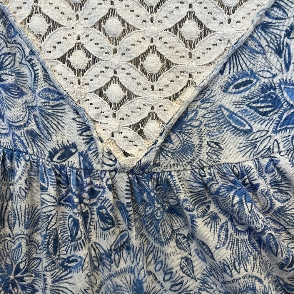 Free People Boho Blue Floral Tunic with crochet trim -  Size Medium - Picture 8 of 12